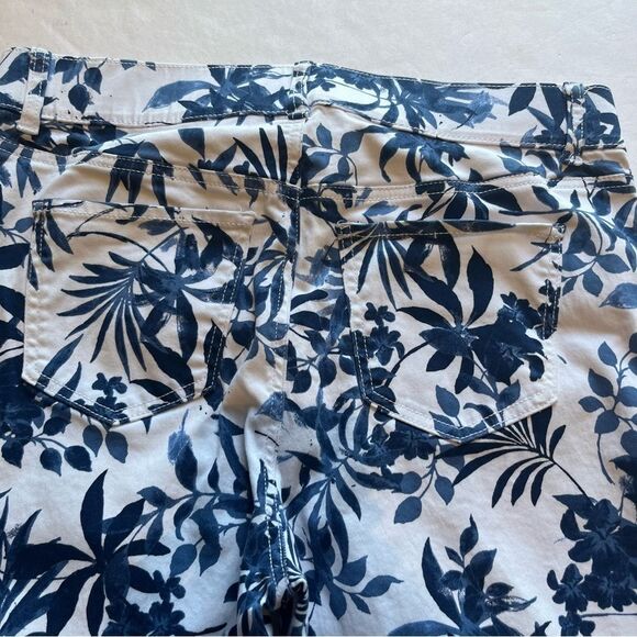 Gloria Vanderbilt Women's Floral Blue and White Capri Hi Rise Pants Size 10 - Picture 7 of 8